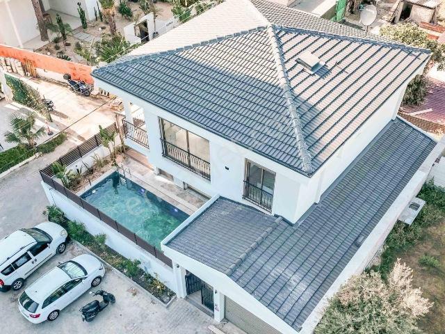 Kuşadası'nda Plaja 50 Mt Mesafede Satılık Lüks Villa