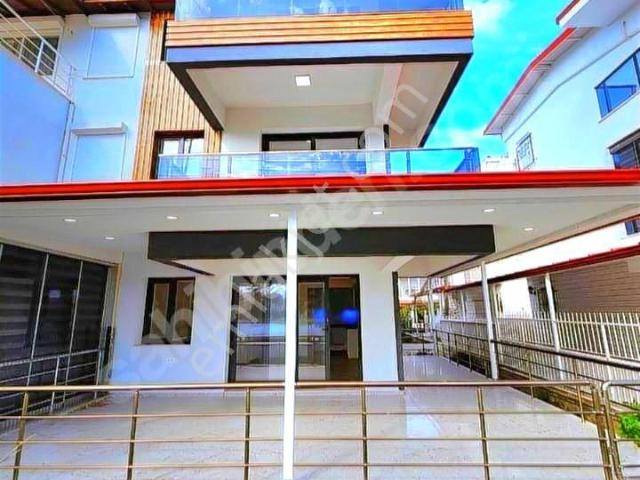 Kuşadasında Plaja Çok Yakın 4+1 Villa