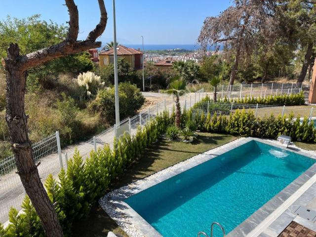 Kuşadası Akıllıev Sistemli Müstakil Havuzlu Eşyalılüks 4+1 Villa