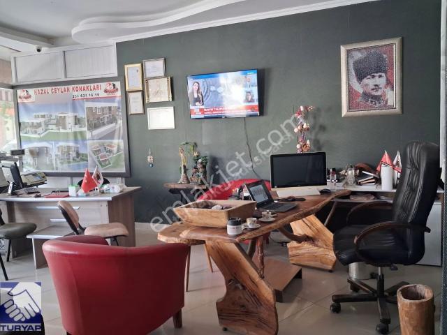 Kuşadası Cumhuriyet Mahallesi'nde Kiralık Dükkan