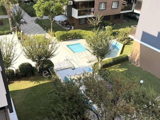 Kuşadası Davutlar Merkezde Kıralık 2 + 1 Havuzlu Daıre