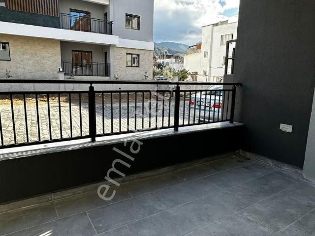 Kuşadası Davutlar Merkezde Satılık 1+1giriş Kat Daha