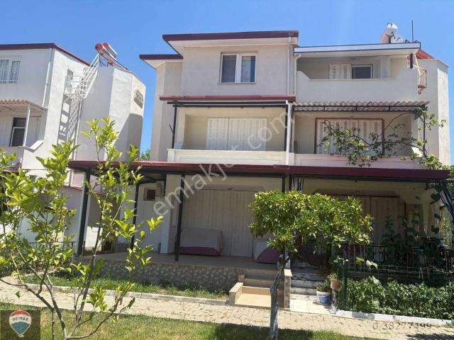 Kuşadası Davutlar Atakent Sitesi Havuz Önü Kiralık Villa