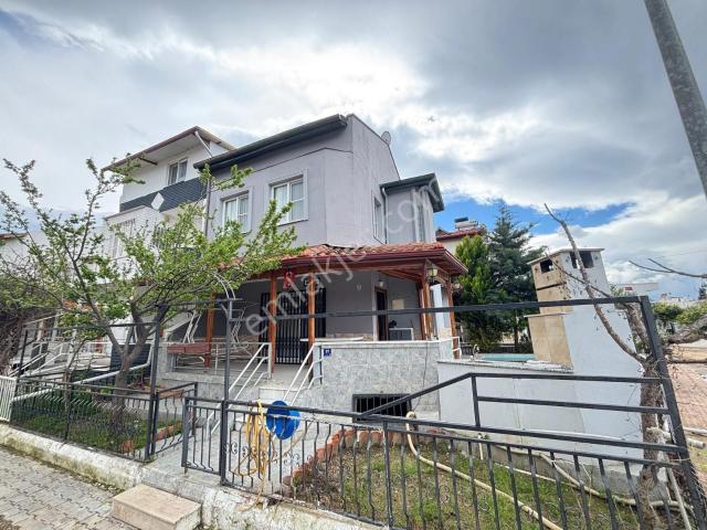 Kuşadası Davutlar’da Denize 600 Metre Mesafede Özel