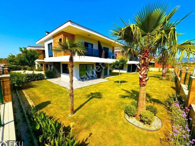 Kuşadası Davutlar Da Köşe Konum 3+1 Villa