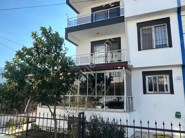 Kuşadası Davutlar’da Satılık Geniş Bahçeli Köşe Konumlu 4+1 Villa