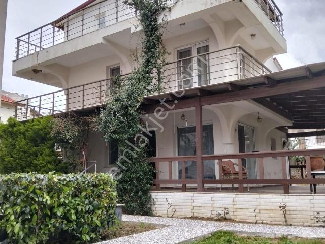 Kuşadası Davutlar’da Satılık Müstakil Villa – Denize Yakın, Bahçeli, Ferah Ve Kullanışlı!