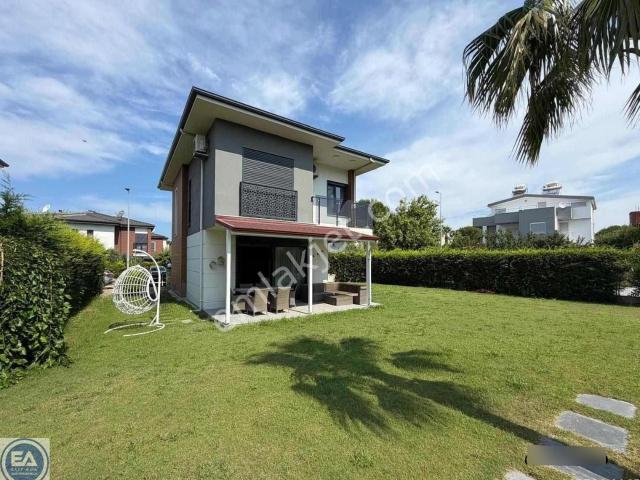 Kuşadası Davutlar Sahilinde Müstakil Havuzlu Villa