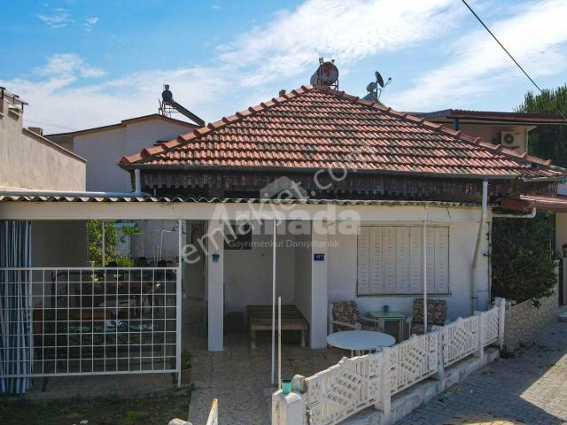 Kuşadası Davutlar Söke Sahil Sitesinde Denize 50m Satılık Yazlık