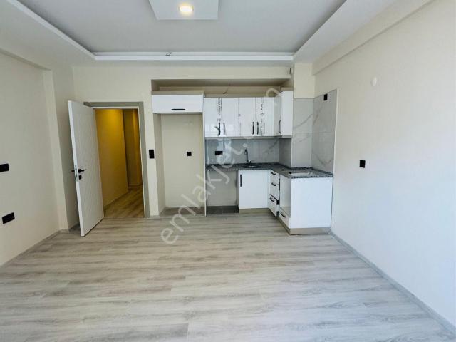 Kuşadası Davutlar'da 3+1 Merkezi Konumda Satılık Çatı Dubleks Daire