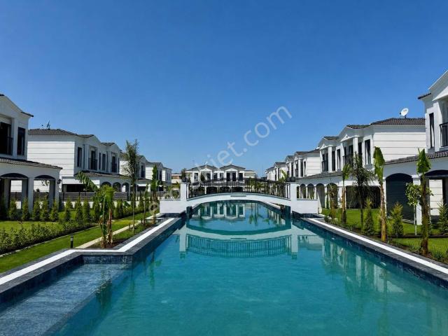 Kuşadası Davutlar'da Olimpik Yüzme Havuzlu Satılık 3+1 Villa