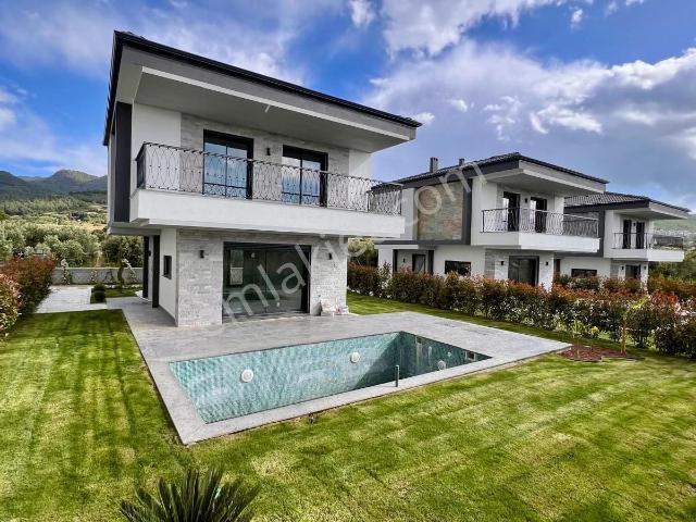 Kuşadası Davutlar'da Müstakil Villa