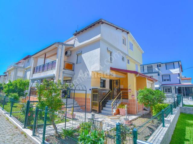 Kuşadası Davutlar'da Satılık 4+1 Yazlık Villa