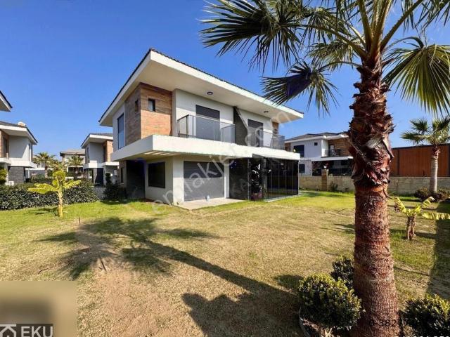 Kuşadası Davutlarda Satılık 3+1 Denize Yakın Sıfır Yazlık