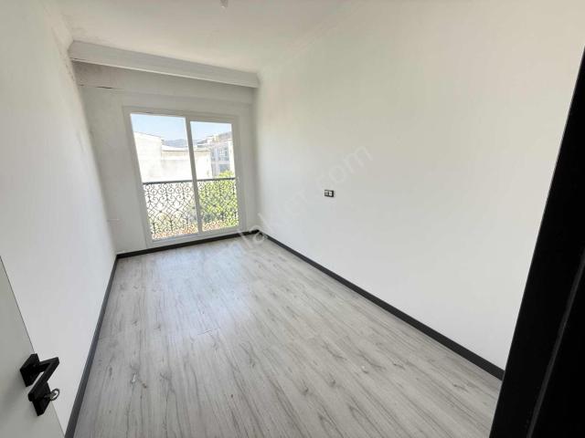 Kuşadası Davutlarda Satılık Köşe Başı 2+1 Daire