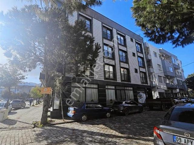 Kuşadası Davutlarda Tam Merkezde Ara Kat Kullanışlı Daire