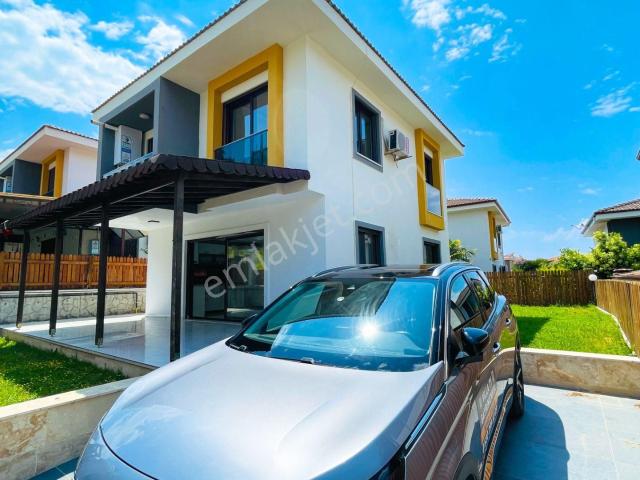 Kuşadası Değirmendere De Satılık Havuzlu Bahçeli Müstakil Villa