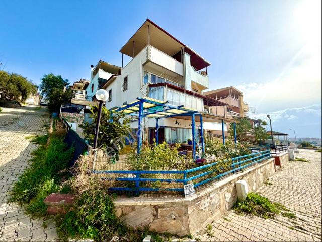Kuşadası Değirmendere'de Özel Havuzlu, Deniz Manzaralı Yazlık