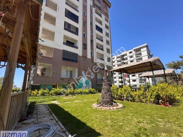 Kuşadası Değirmendere'de Havuzlu Site İçinde 2+1 Kiralık Daire