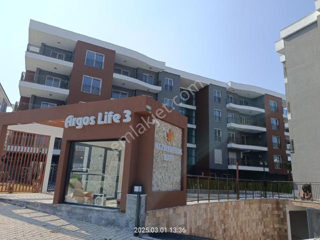 Kuşadası Değirmendere'de Kombili Havuzlu Site İçinde Kiralık Daire