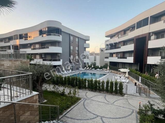 Kuşadası Değirmendere'de 3+1 Bahçeli Ve Deniz Manzaralı Satılık Daire