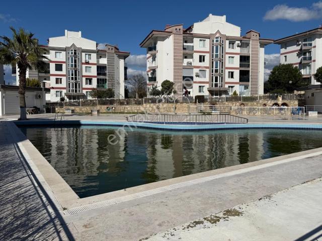 Kuşadası Deniz Manzaralı 3+1 Kapalı Mutfak Havuzlu Site Satılık