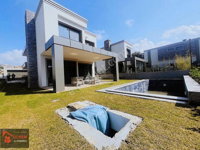 Kuşadası Denize Yakın 4+1 Özel Havuzlu Doğal Gazlı Sıfır Villa
