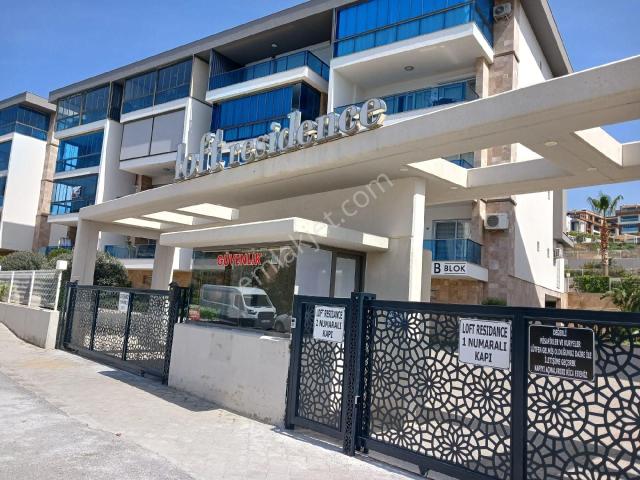 Kuşadası Ege Mahallesinde Satılık 3+1 150 M2 Süper Bahçe Katı Daire