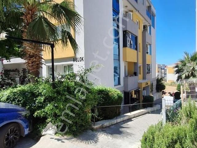 Kuşadası Ege Mahallesinde Satılık Geniş 2+1 Daire