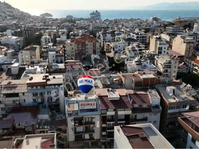 Kuşadası Şehir Merkezinde Ebeveyn Banyolu 3+1 Çatı Dubleks Daire
