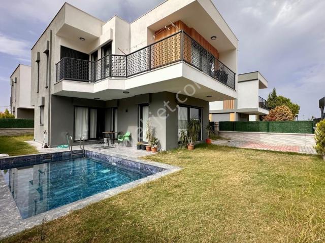 Kuşadası Güzelçamlı Da 3+1 Özel Havuzlu Müstakil Villa