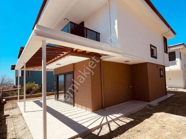 Kuşadası Güzelçamlı'da Deniz Manzaralı 3+1 Satılık Villa