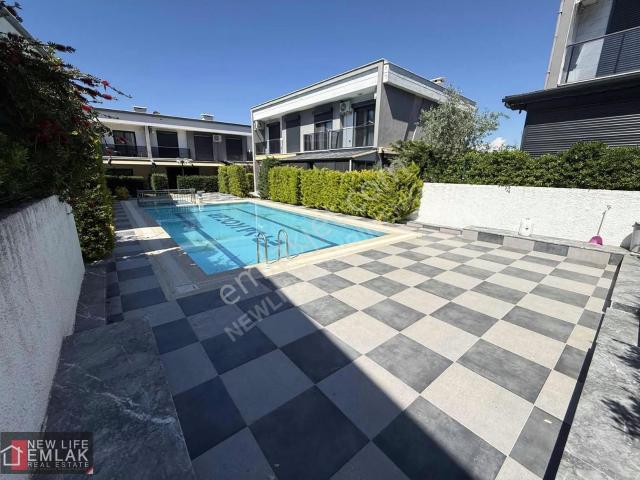 Kuşadası Güzelçamlıda Denize Yakın Satılık Villa