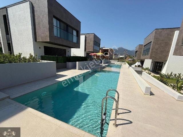 Kuşadası Güzelçamlı’da, Sıfır Tek Müstakil 3+1 Villa!