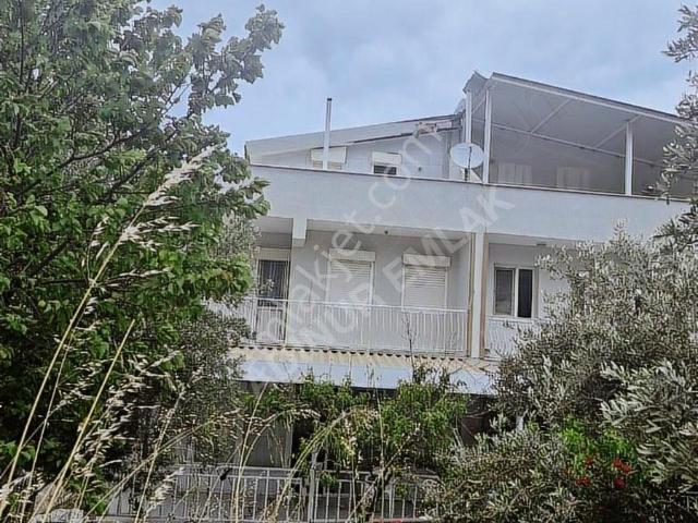 Kuşadası Guzelcamlida Geniş Bahçeli Villa