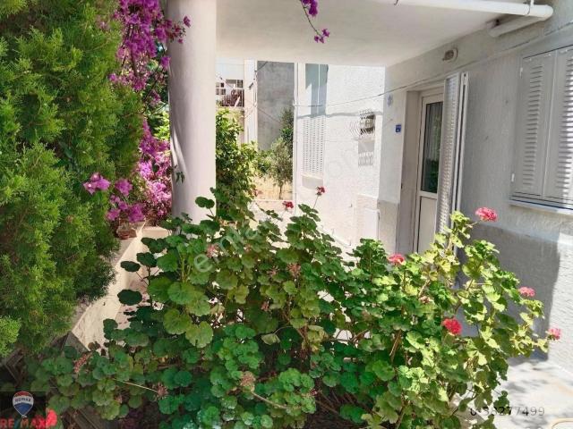 Kuşadası Grup Sitesinde Kısmi Deniz Manzaralı, 3+1 Satılık Daire