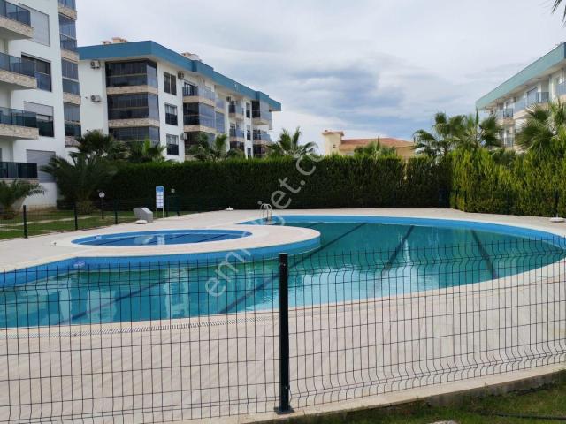 Kuşadası Havuzlu Sitede Ara Kat Doğalgazlı