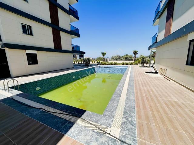 Kuşadası Havuzlu Sitede Deniz Manzaralı Satılık Lüks 2+1 Daire