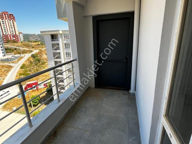 Kuşadası Iydukentte Geniş Ferah Kiralık 2+1