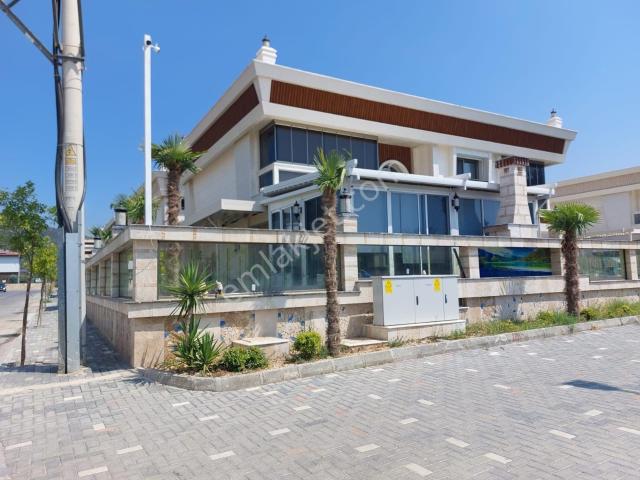 Kuşadası Kuştur Mevkiinde Denize Yakın Özel Havuzlu 4+1 Tek Müstakil Villa