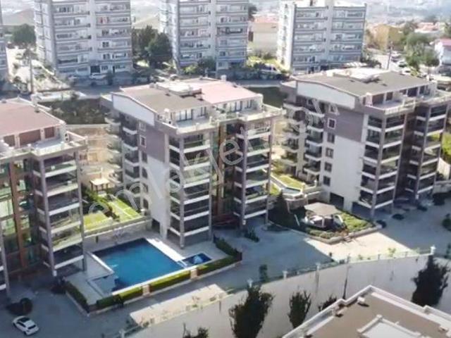 Kuşadası K.denizi Mah. Yabancıdan Satılık 3+2 Çatı Dublex Daire