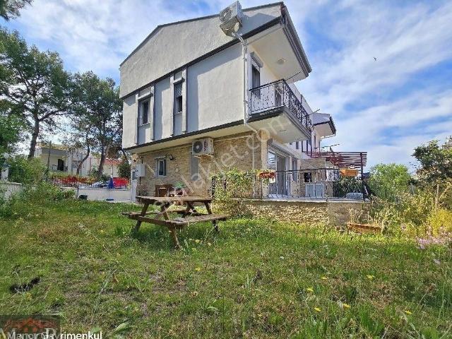 Kuşadası Kadınlar Denizinde 4+1 Plaja 300 Metre Eşyalı Manzaralı Satılık Villa