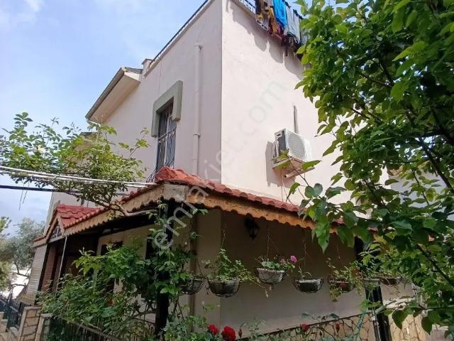 Kuşadası Kadınlar Denizinde Terastan Deniz Manzaralı 4+1 Triplex