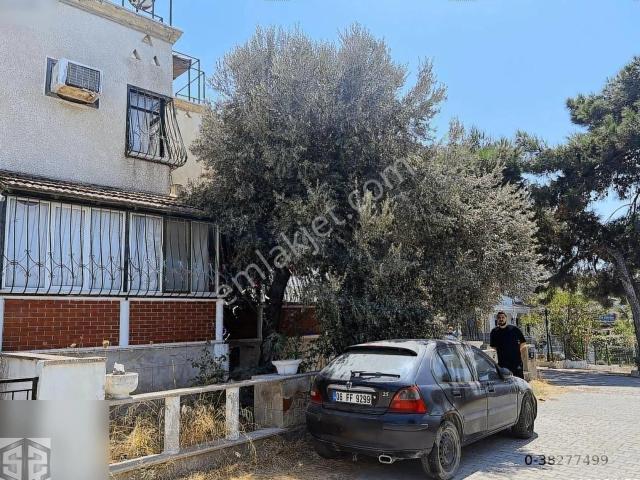 Kuşadası Kadınlar Denizinde Plaj Tur Sitesi 4 + 1 Satılık Villa