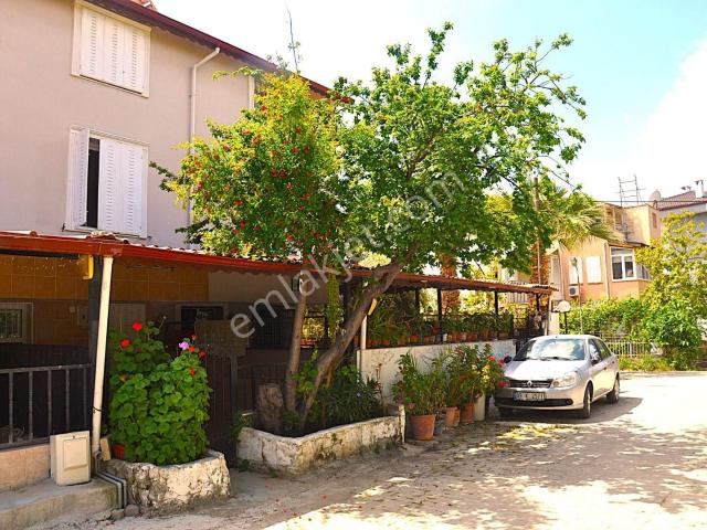 Kuşadası Kadınlar Denizine 450 Metre Uzaklıkta 5+1 Satılık Villa