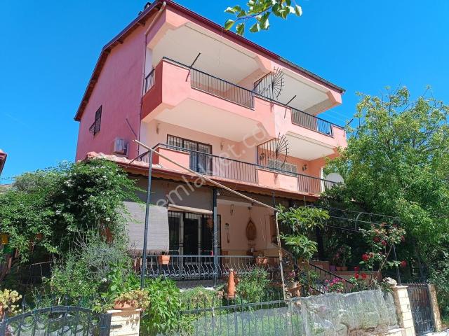 Kuşadası Karaova'da Havuzlu Sit. 155 M2 Eşyalı Kiralık 4+1 Villa