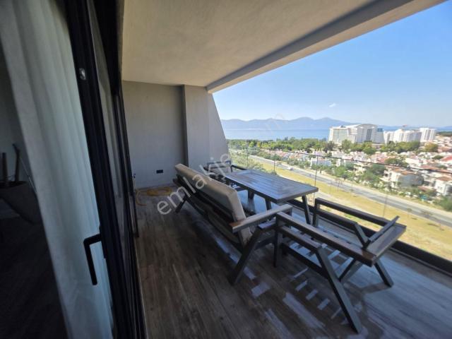 Kuşadası Panoramik Deniz Manzaralı Dogalgazlı Ferah 3+1 Daire