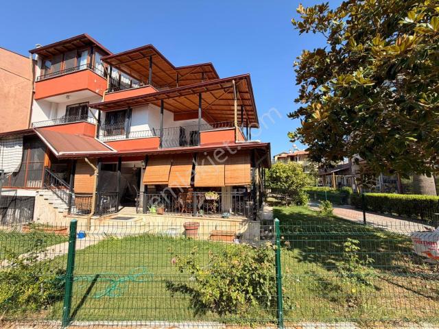 Kuşadası Sahil Siteleri Orkide Sitesi Satılık Geniş 5+2 Yazlık