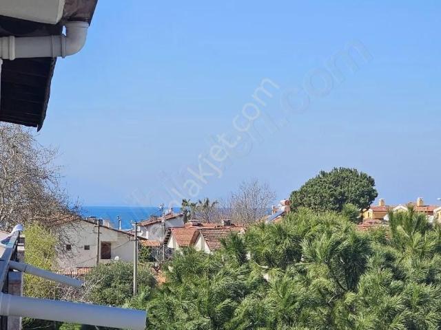 Kuşadası Sahil Sitelerinde Denize 300 Mt Satılık 3+1 Daire
