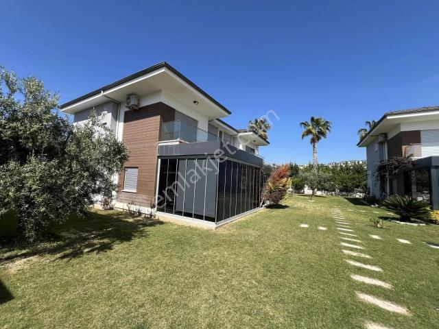 Kuşadası Sahil Sitelerinde Kiralık Villa